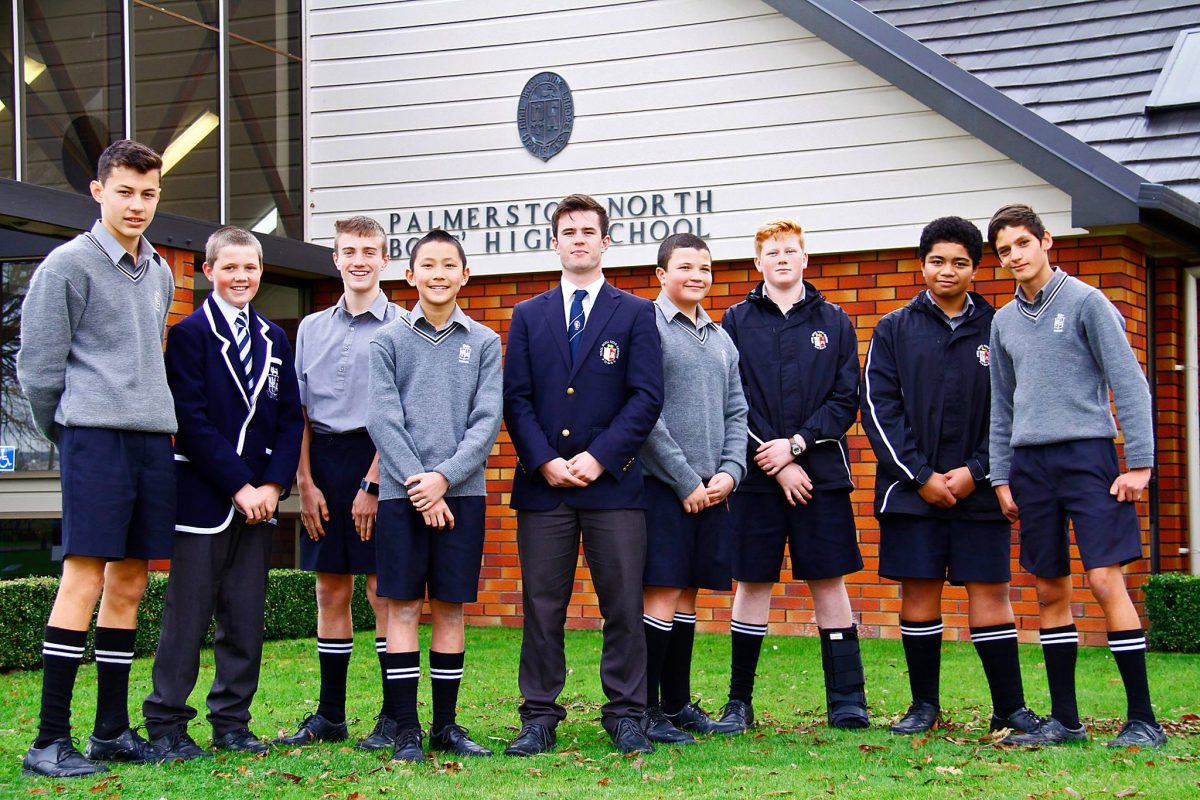 เรียนมัธยมที่ Palmerston North Boys’ High School ประเทศนิวซีแลนด์